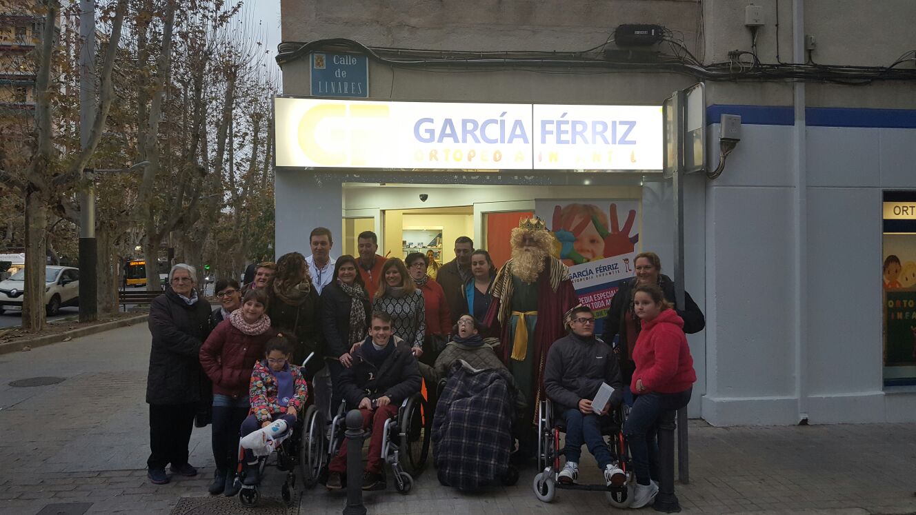 Los Reyes Magos de Ortopedia García Férriz reciben a los niños de Aspace Jaén