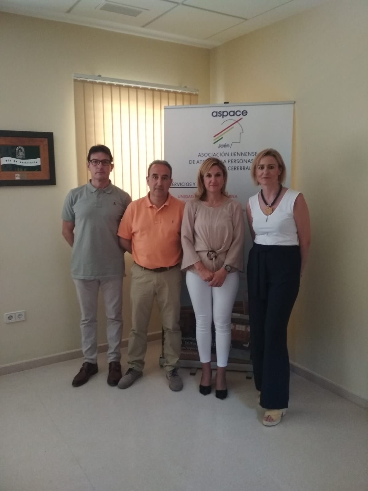 La delegada Territorial de Salud y Familias, Trinidad Rus realiza una visita a Aspace Jaén