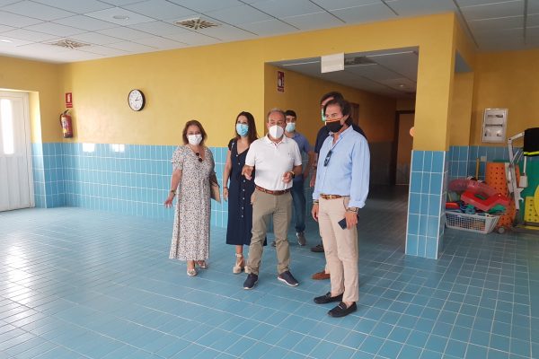 Una representación de VOX realiza una visita a Aspace Jaén