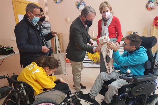 Francisco Vañó, director general de Grupo Castillo de Canena visita ASPACE Jaén