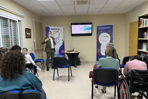 Charla de la promoción de la salud bucodental en pacientes con parálisis cerebral