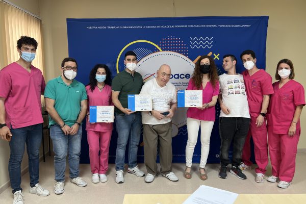 Los trabajadores de Software DELSOL hacen una donación a ASPACE