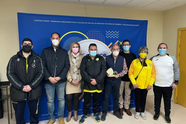 La peña Olivo Mecánico visita ASPACE