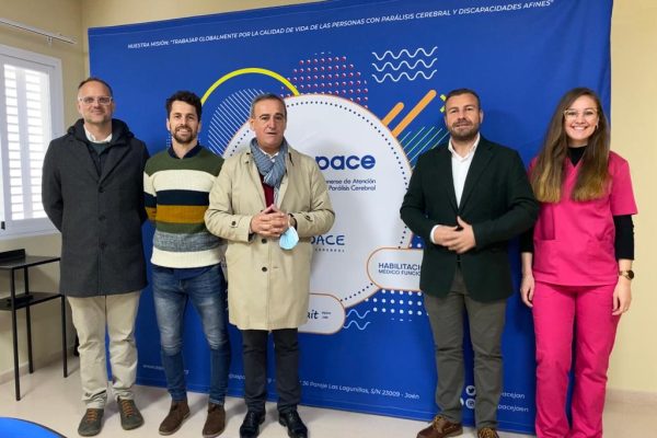 El alcalde de Peal de Becerro, David Rodríguez visita ASPACE