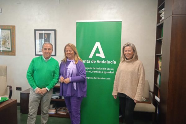 Reunión de trabajo con Ángela Hidalgo, delegada de Inclusión Social, Juventud, Familias e Igualdad