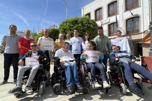 El Ayuntamiento de Villatorres nos entrega la recaudación obtenida por el Día de Andalucía