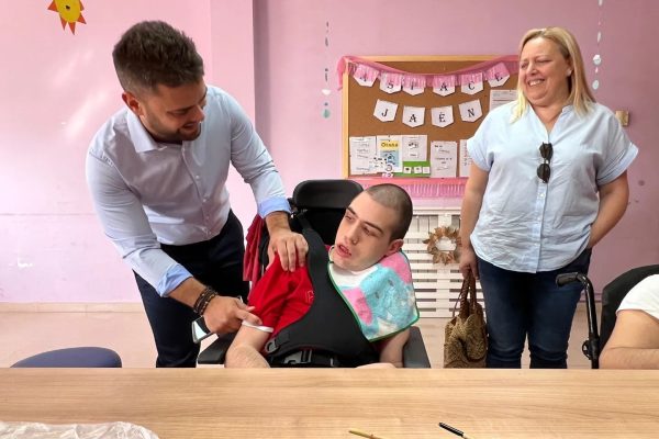 Los concejales del Ayuntamiento de Villatorres, Miguel García Moreno y Eva Serrano visitan ASPACE