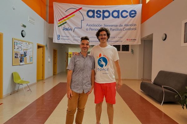 El director de la Residencia GA “José López Barneo” visita ASPACE