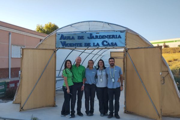 Nueva lona para nuestro invernadero gracias a Leroy Merlín