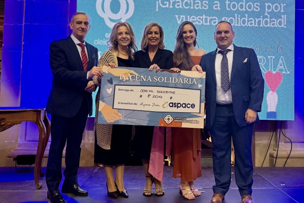 Noche mágica en Baeza en la IV Cena Solidaria de la Fundación Grupo Oleícola Jaén
