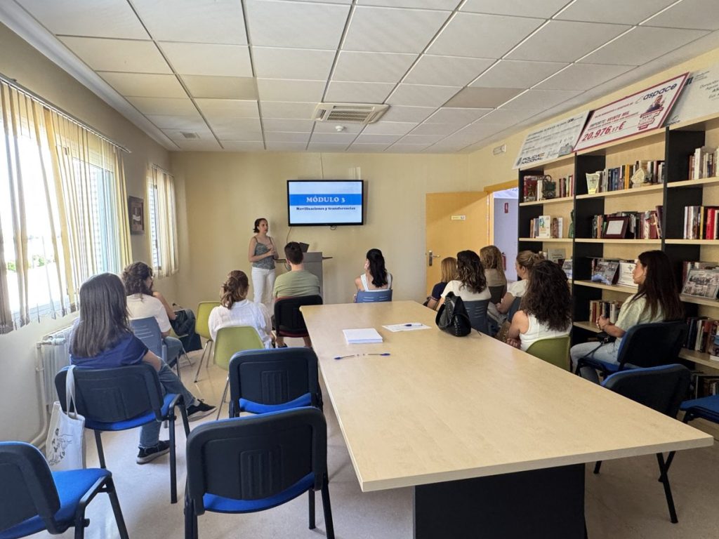 Voluntarios reciben información sobre nuestro colectivo