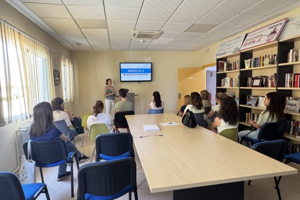 Voluntarios reciben información sobre nuestro colectivo
