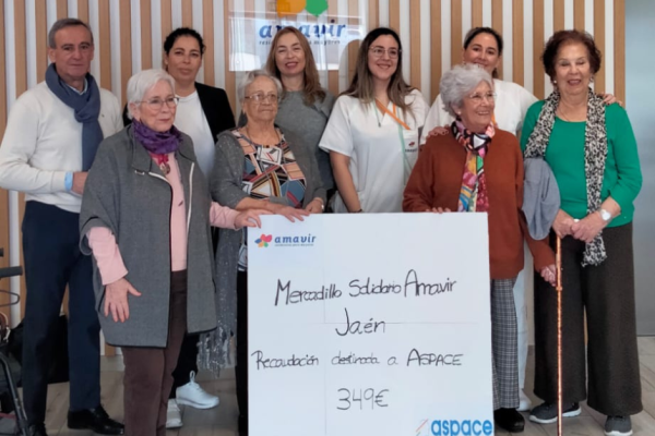La residencia Amavir en Jaén nos hace entrega de un donativo recaudado de su mercadillo solidario